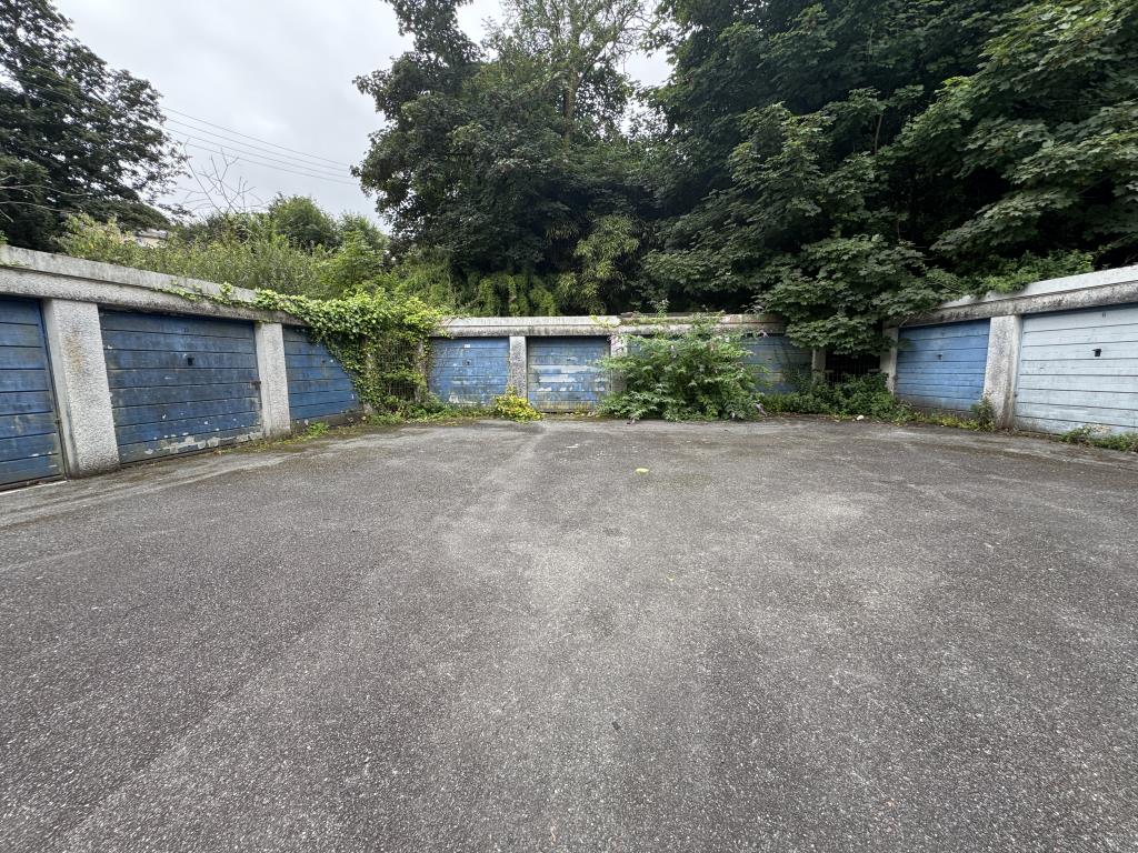 Lot: 18 - FOURTEEN FREEHOLD GARAGES AND FORECOURT - View of garages on forecourt